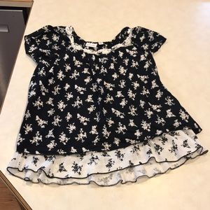 Adorable black/white print top. Size petite small